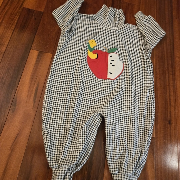 Kelly's Kids Black/white Houndstooth Kids One Piece Romper Apple Design - Picture 11 of 13